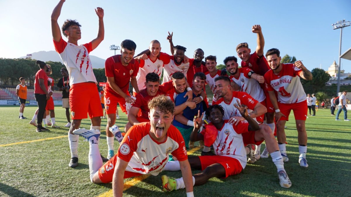 David Cuenca, en primer plano, hará la pretemporada con el primer equipo.
