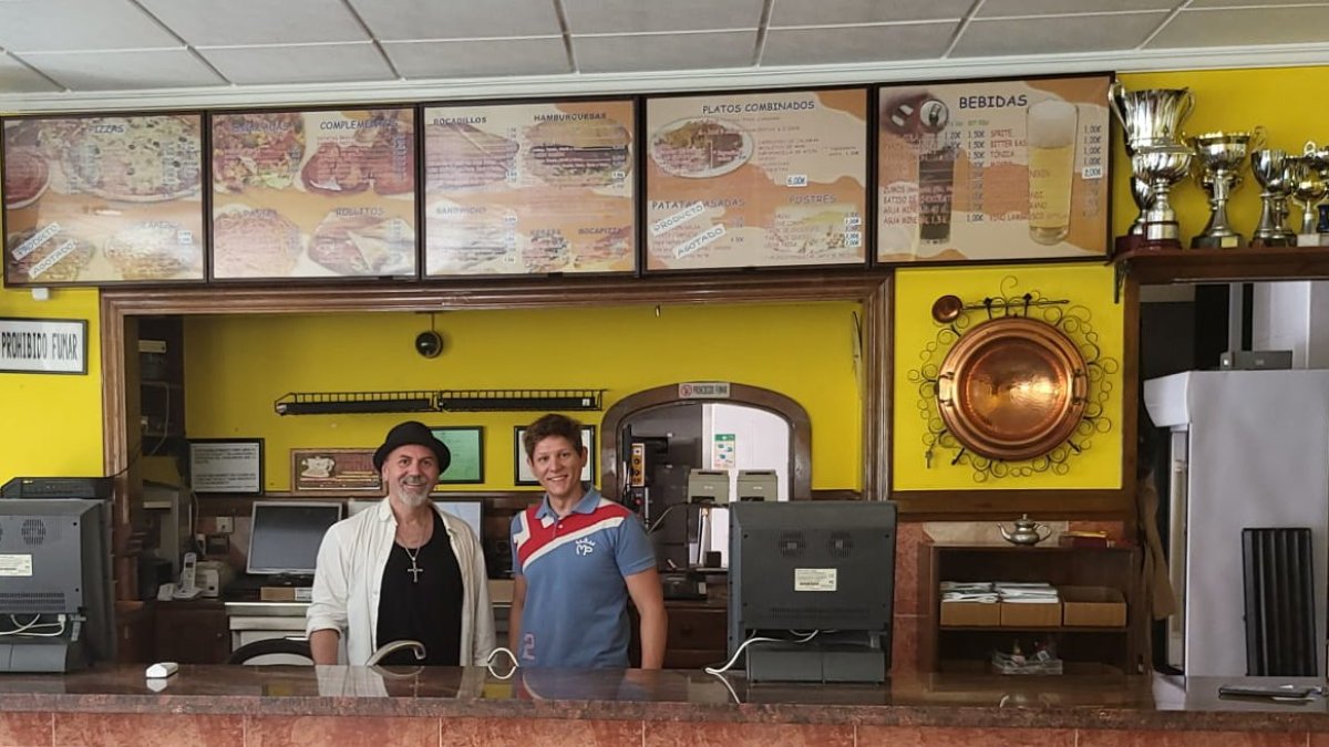 José Bonillo y Fede Ferrón en la actual Pizzería Fergo.