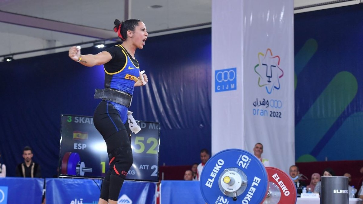 La haltera ejidense salta de alegría.