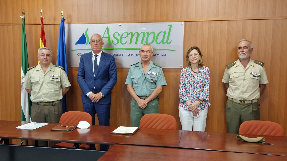 Firma del acuerdo en Asempal