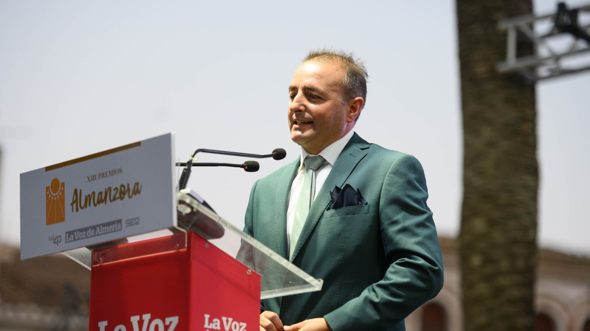 Luis Segura Oller recibe el Premio Economía por la Almazara La Zalea.