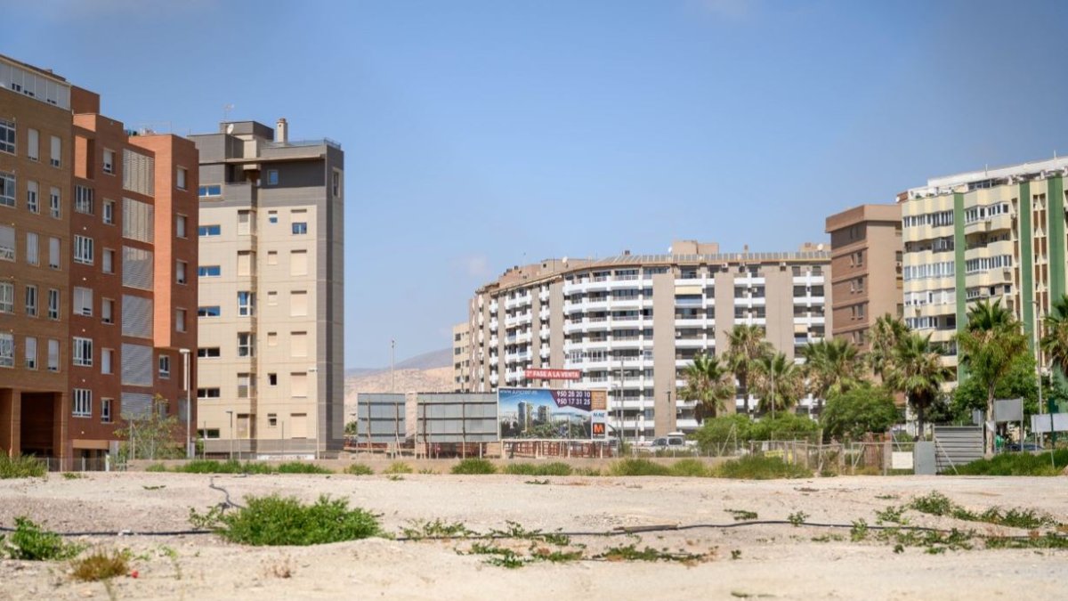 En este solar se ubicará el nuevo centro de salud.