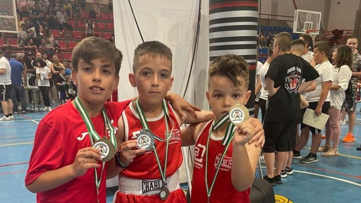 Los tres representantes almerienses que han viajado a Asturias.