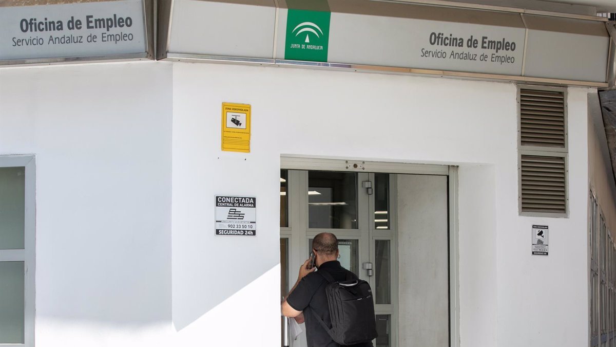 Publican 100 ofertas de trabajo para desempleados.