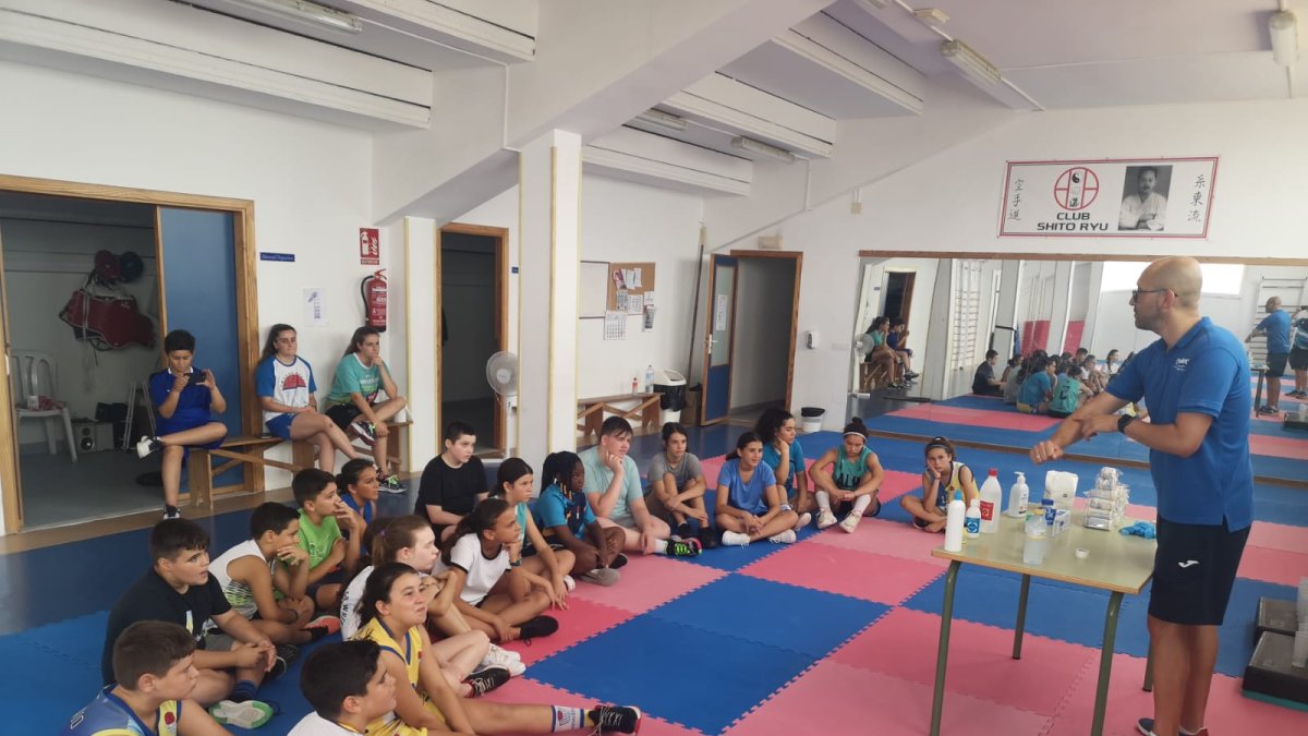 Los alumnos aprenden y se divierten.