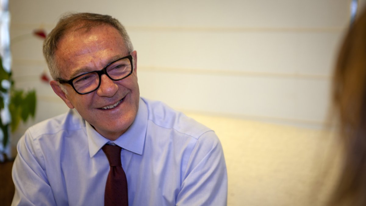 El exministro José Guirao durante una entrevista para La Voz de Almería.