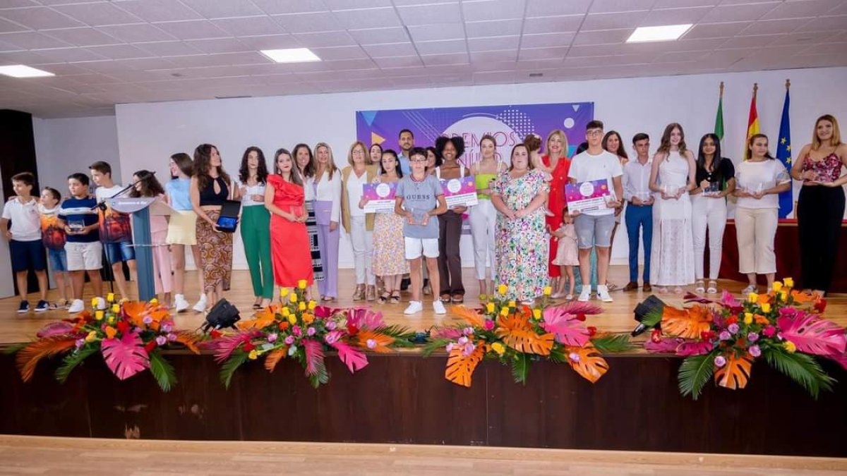 Foto de familia con los premiados de la edición de este 2022.