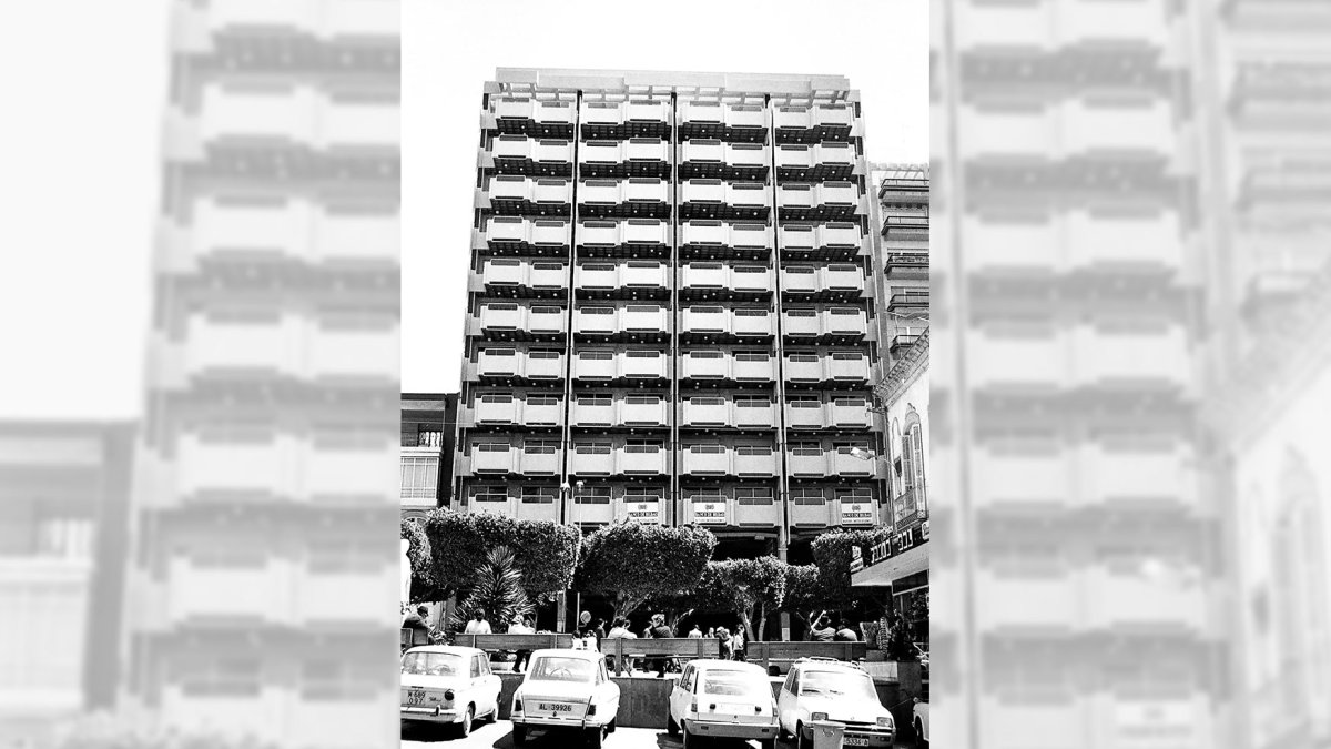 La Plaza del Educador, hoy dedicada a Juan Cassinello, en 1974.