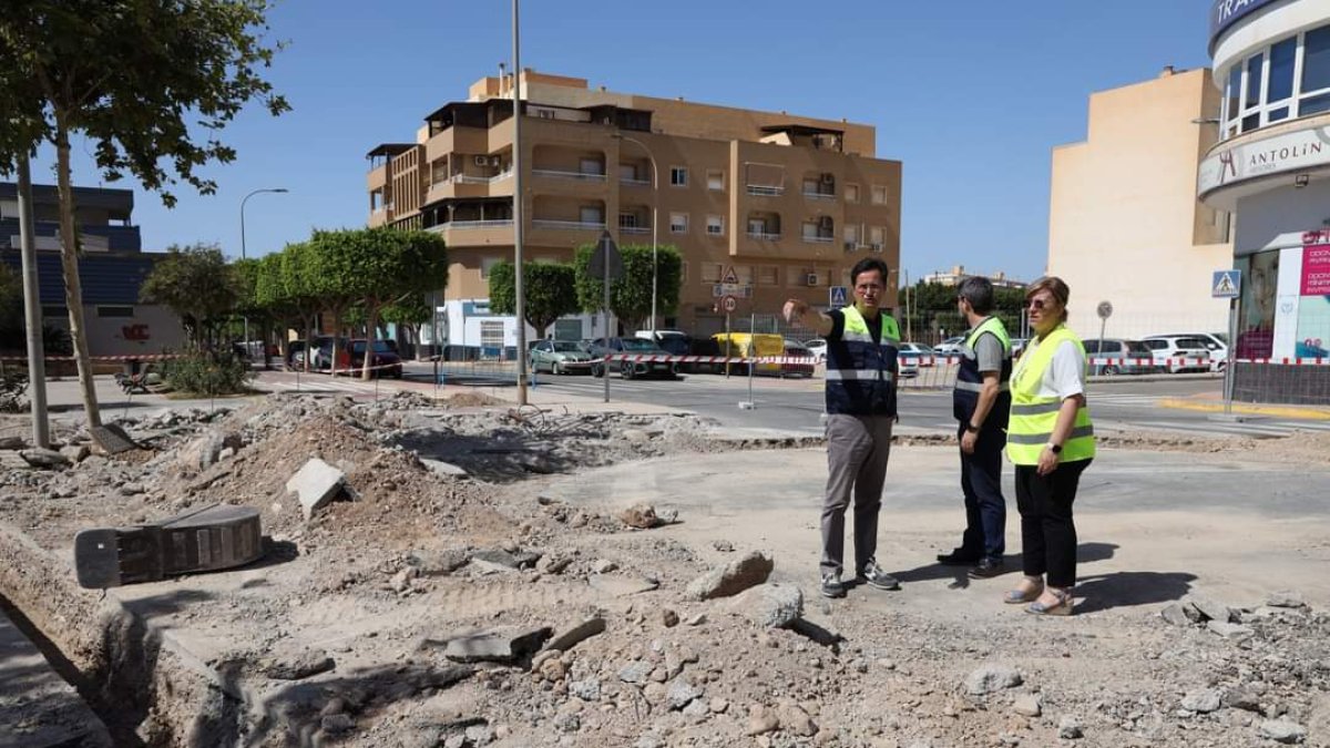 Francisco Góngora, alcalde de El Ejido, visitando las obras.