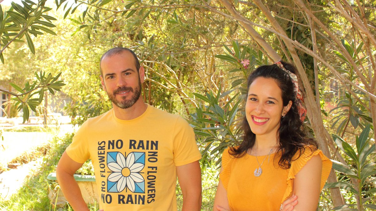 Los investigadores Santiago Martín Bravo y Carmen Benítez Benítez, responsables del estudio. / Fundación Descubre