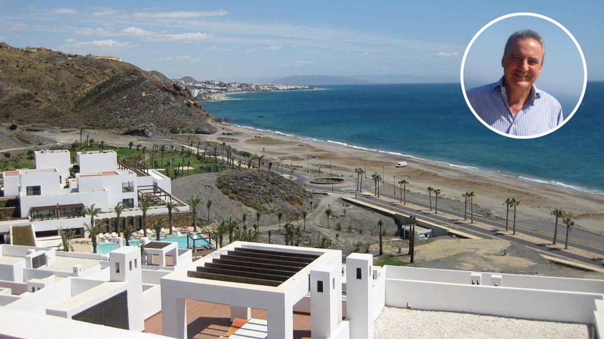 La urbanización de Macenas está ubicada sobre un promontorio desde el que se ve toda la costa. Francisco Cosentino es su nuevo dueño.