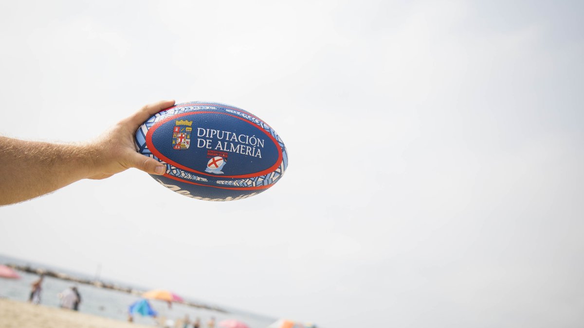 El rugby regresa a la playa con la Diputación.