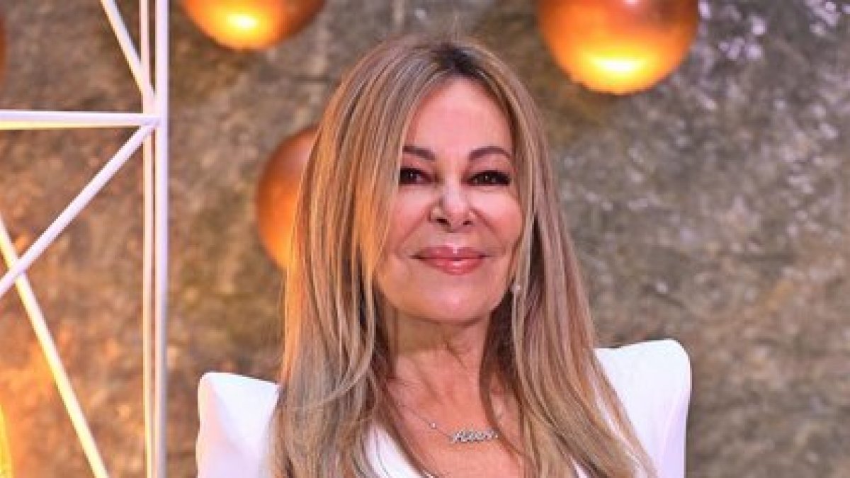 Ana Obregón revela quién le parece el político mejor preparado actualmente.