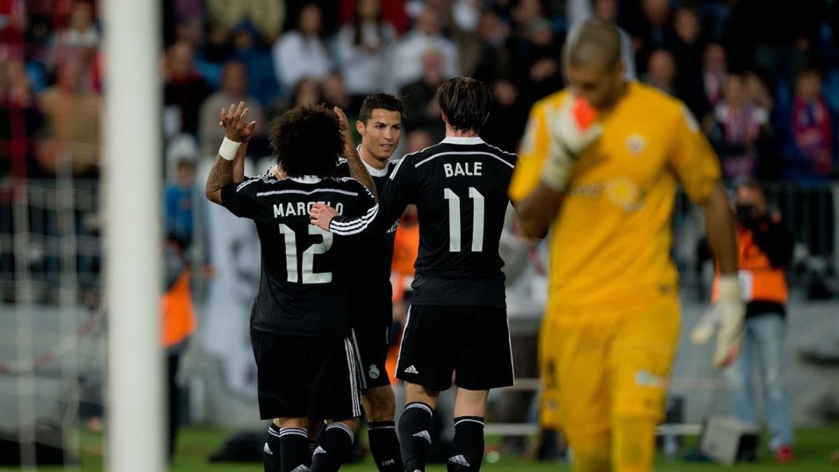 El meta Rubén vestido de amarillo y los madridistas celebrando.