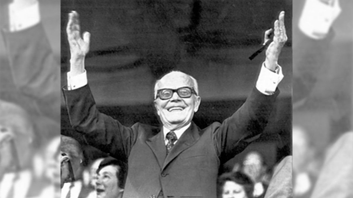 La alegría de Sandro Pertini tras el triunfo de Italia en el Mundial 82 de España.