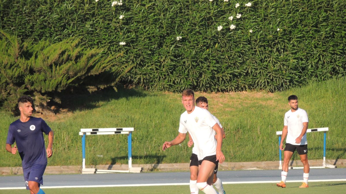 Milovanovic tiene planta de buen delantero.