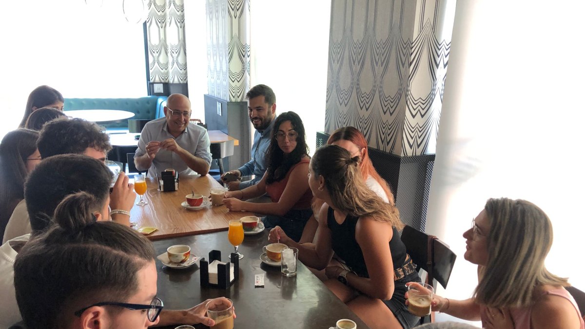 Encuentro del alcalde con los jóvenes.