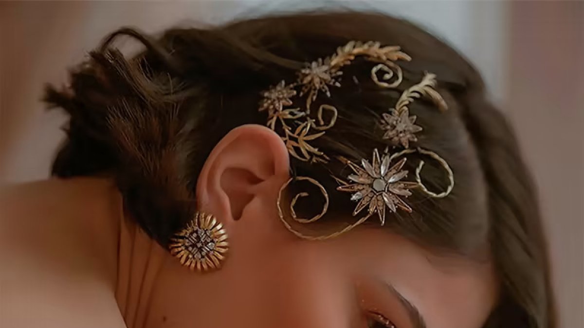 Imagen realizada por Fran Leonardo y María Teresa del tocado de Airun Tocados recogida por Hola Novias