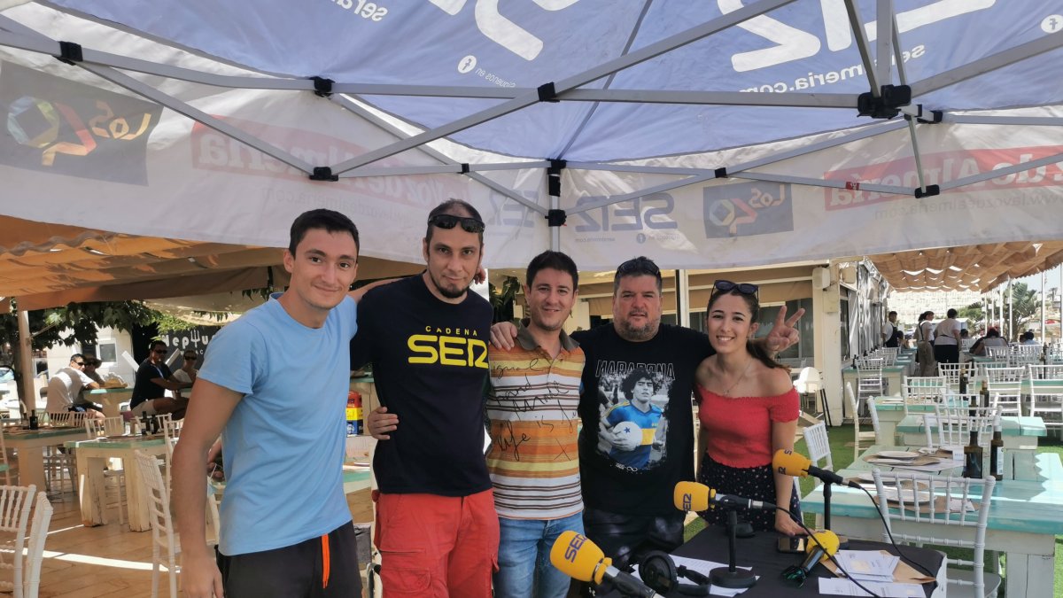 Invitados de excepción El periodista de referencia en motociclismo Mela Chércoles (segundo por la derecha) de diario AS y Cadena SER, intervino ay