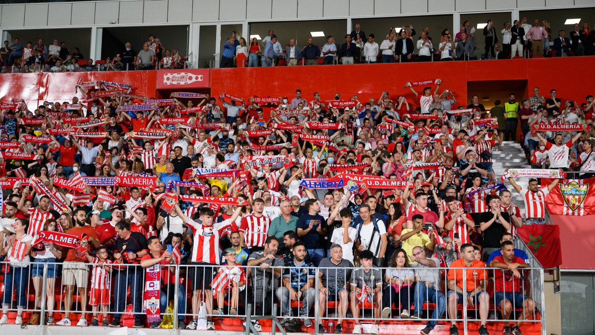 El Almeriía tiene una afición de Primera División.