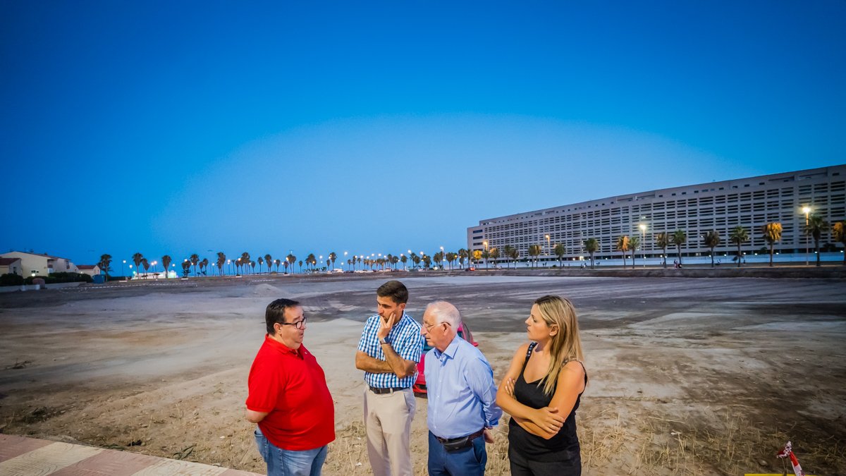 Parcela cedida por un particular para el aparcamiento provisional.