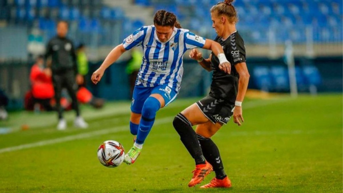 Lorena Herrera, calidad y jerarquía para el centro del campo del Almería Femenino.