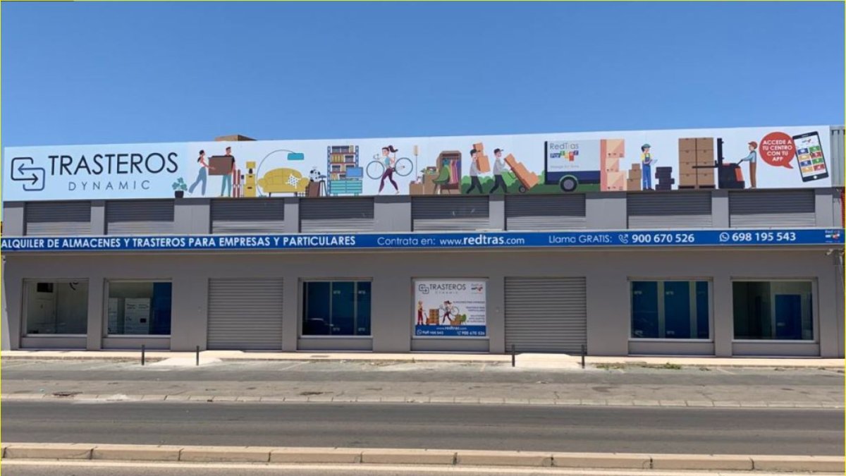 La antigua nave de Navarro Hermanos se ha convertido en un gran centro de trasteros.