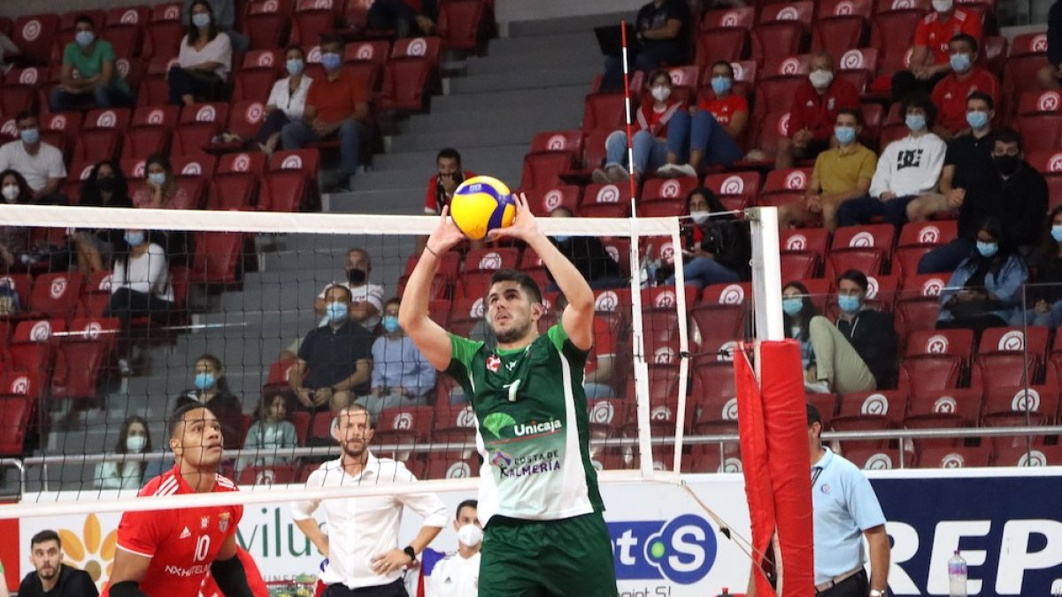 Andrés Portero seguirá defendiendo la camiseta del campeón.