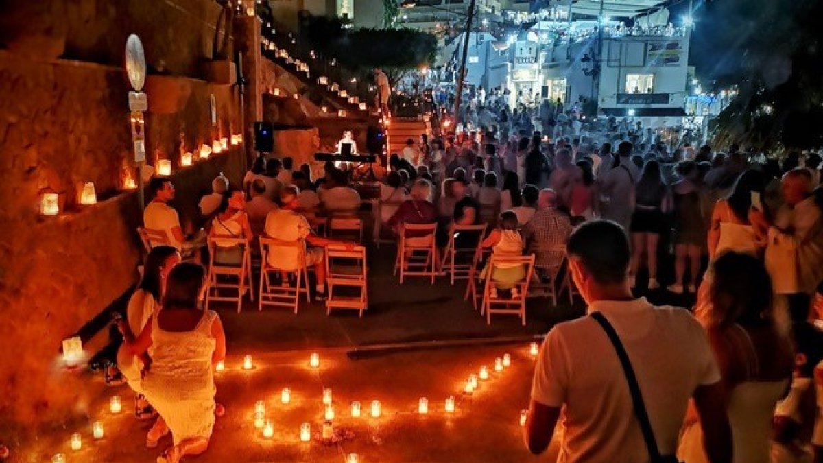 Imagen de la décima edición de La Noche de las Velas en Mojácar.