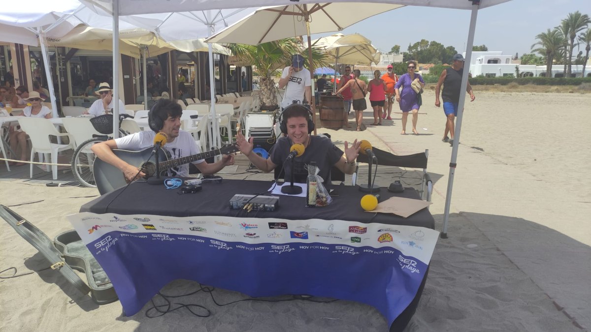 El artista Cisco Sala, de \'La Rabia del Milenio\' junto a Guillermo Mirón.