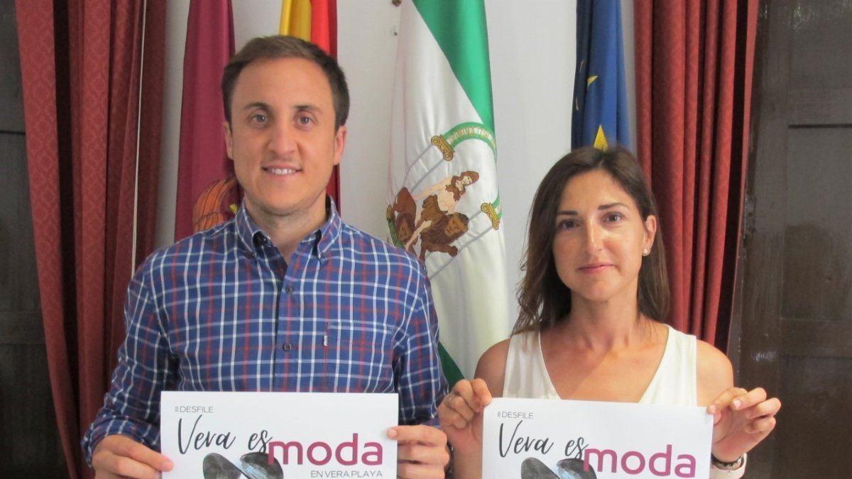 El primer Teniente de alcalde y la concejala de Comercio presentan esta nueva edición.