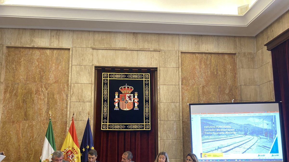 Presentación del estudio del AVE a Granada en la Subdelegación.