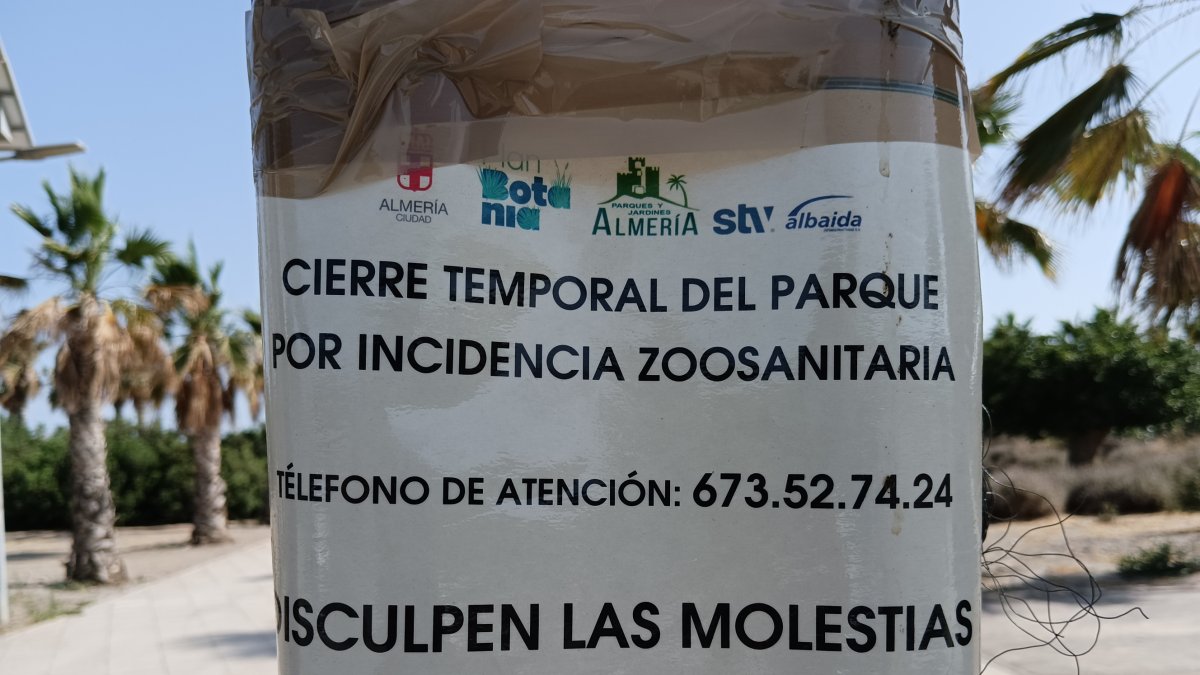 Cartel del cierre del parque