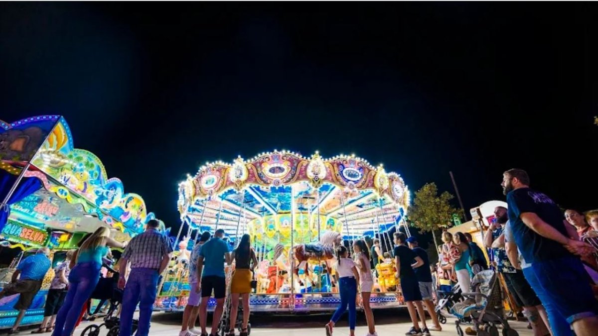 Imagen de archivo de las atracciones de la feria