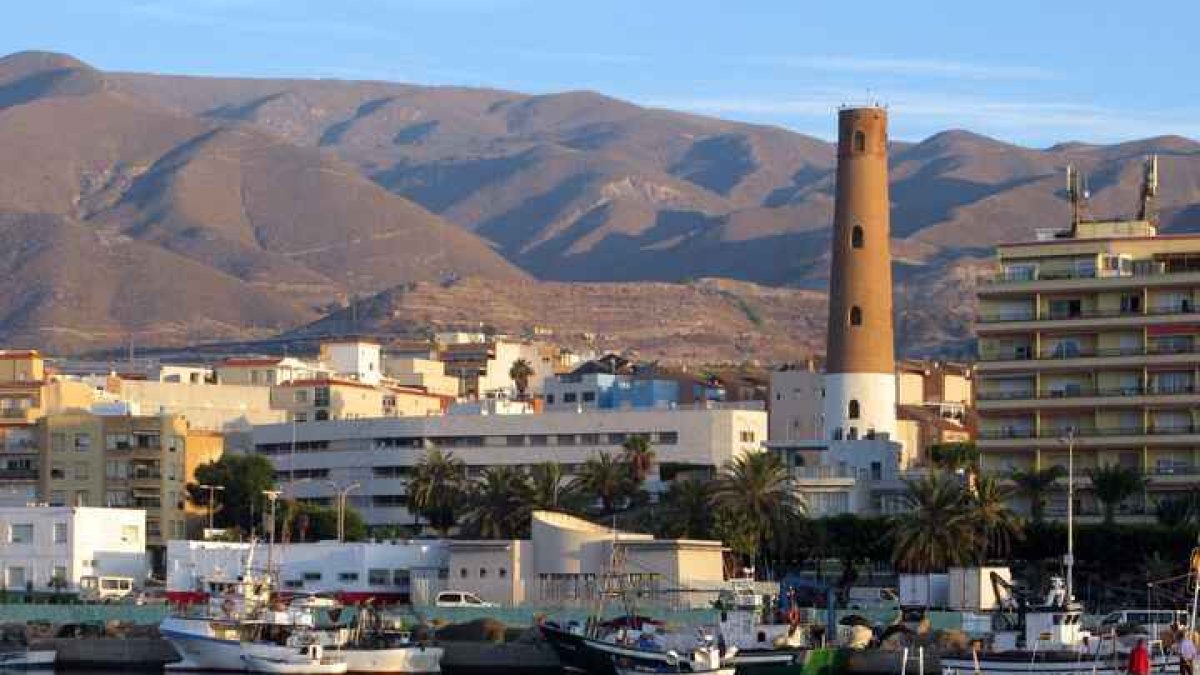 Los pescadores de Adra piden ayuda ante su \'dramática\' situación