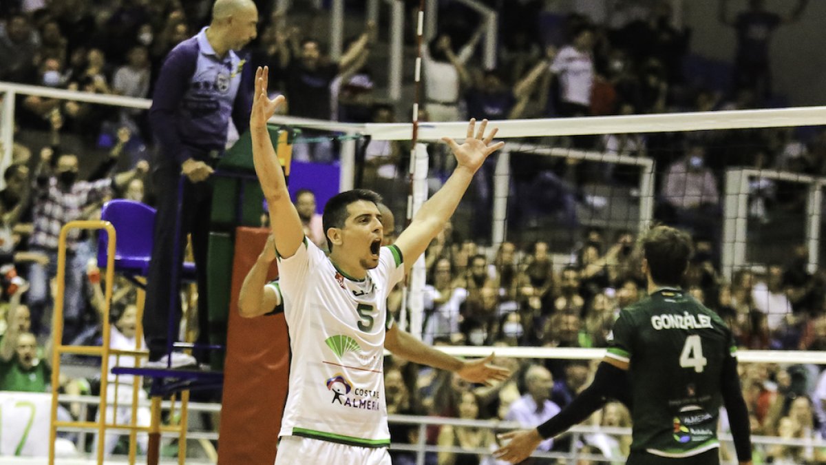 Paquillo celebrando un punto importante.