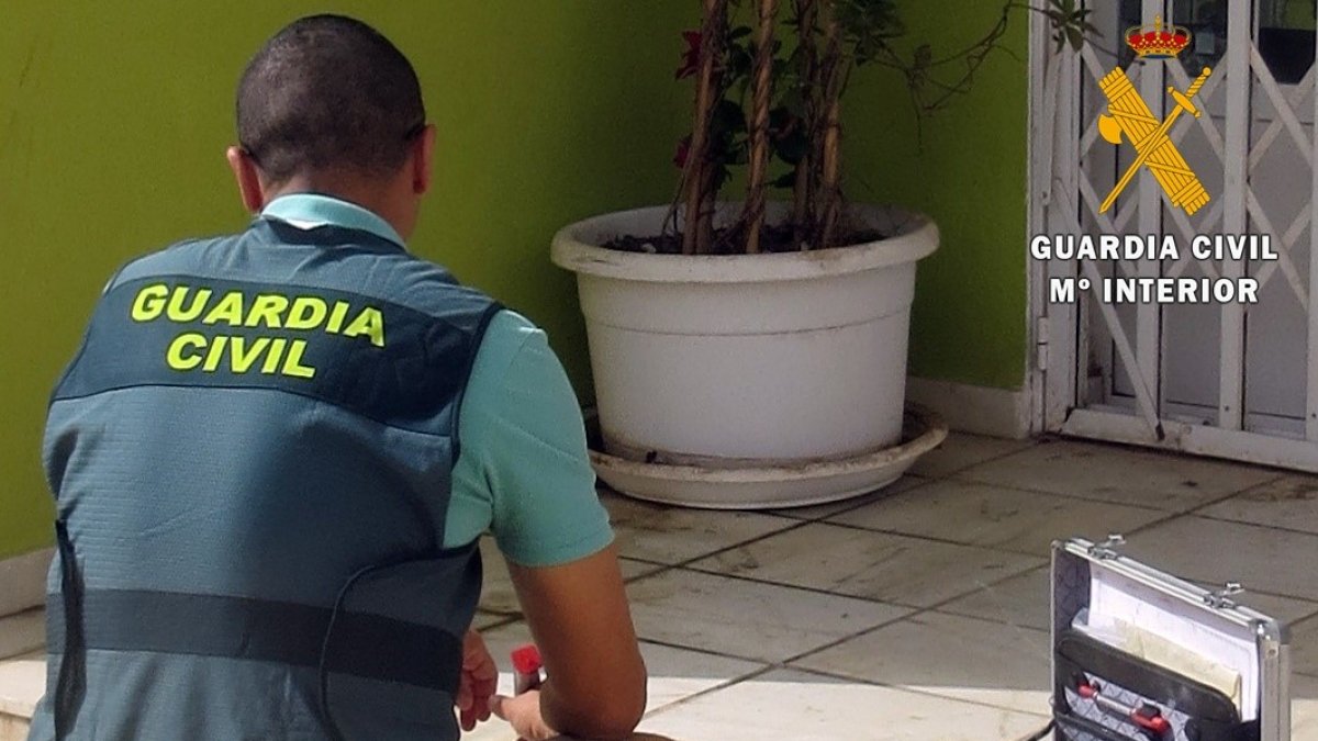 Imagen de la Guardia Civil en el lugar de los hechos.