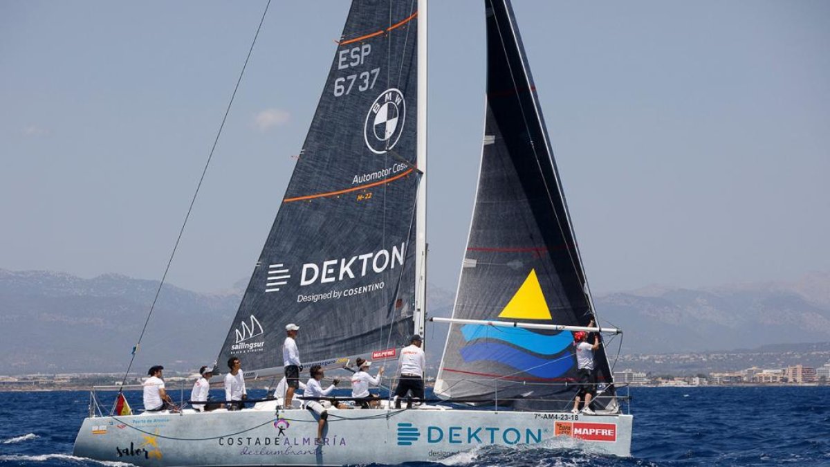 El barco almeriense ‘Peneque Pro’ cumple su primer objetivo en la 40 Copa del Rey Mapfre.