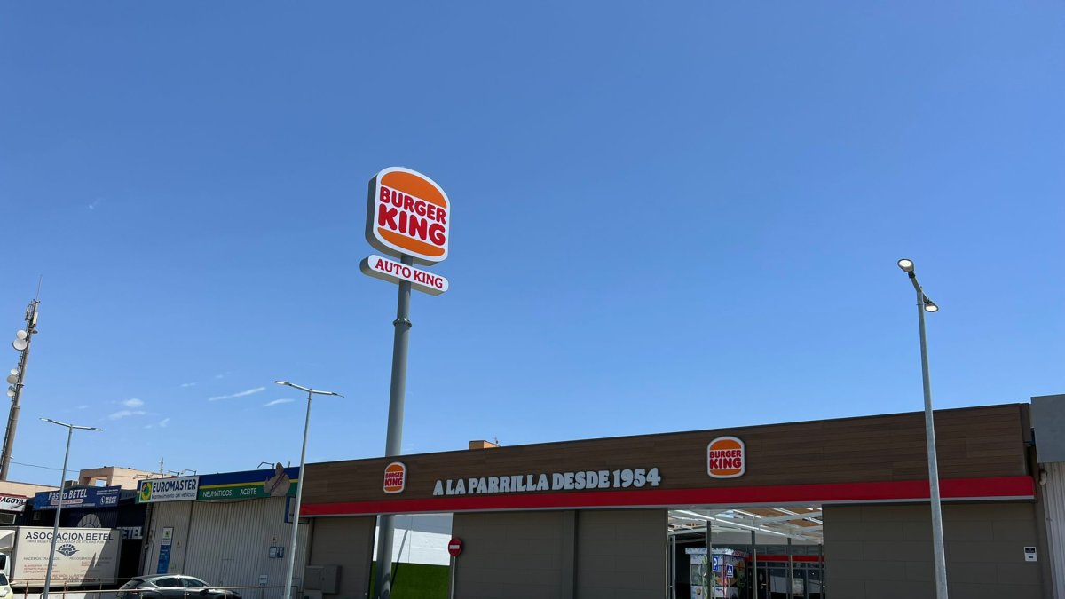 Burger King ya atiende a su clientela en la Avenida de Montserrat.