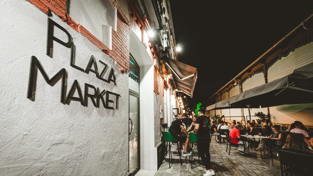 Imagen de la reapertura de Plaza Market.