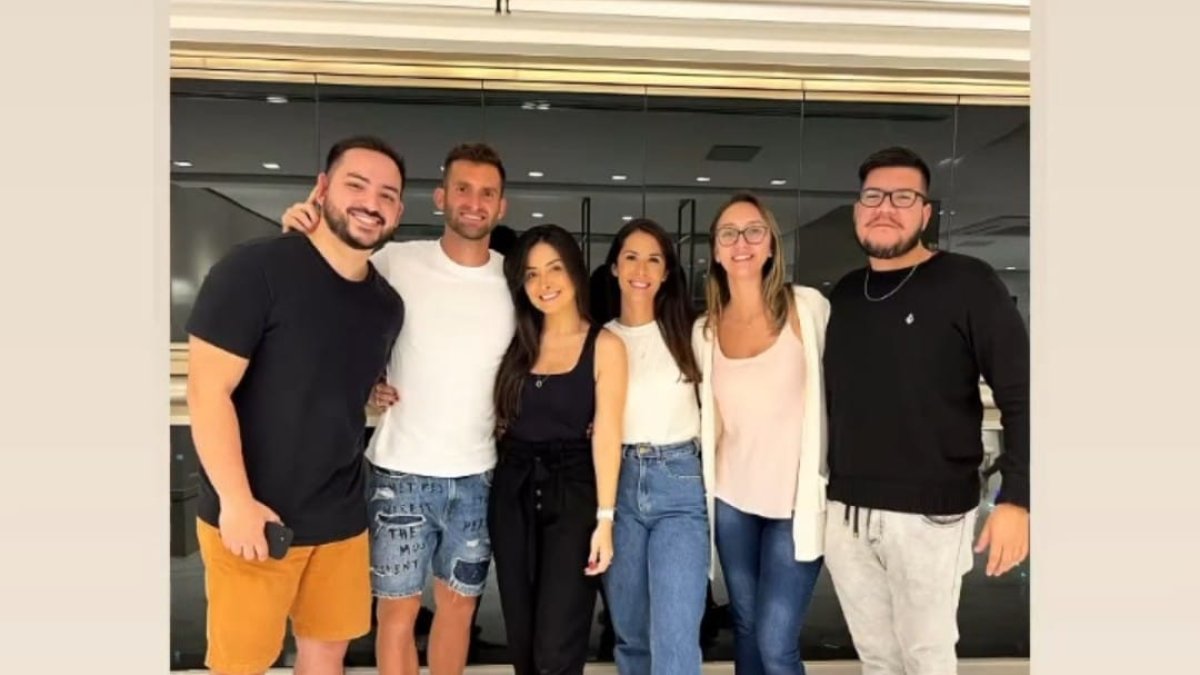 Leo Baptistato con sus amigos de Brasil antes de viajar a Almería.