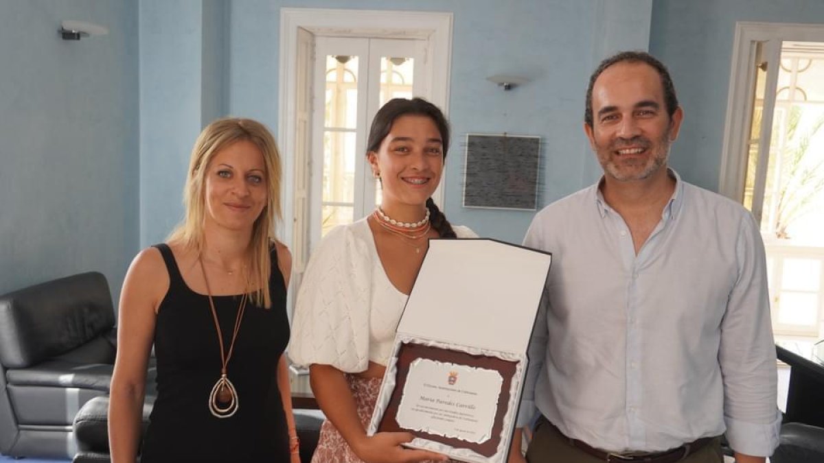 El Ayuntamiento de Carboneras reconoce a María Paredes Carrillo, campeona de España.