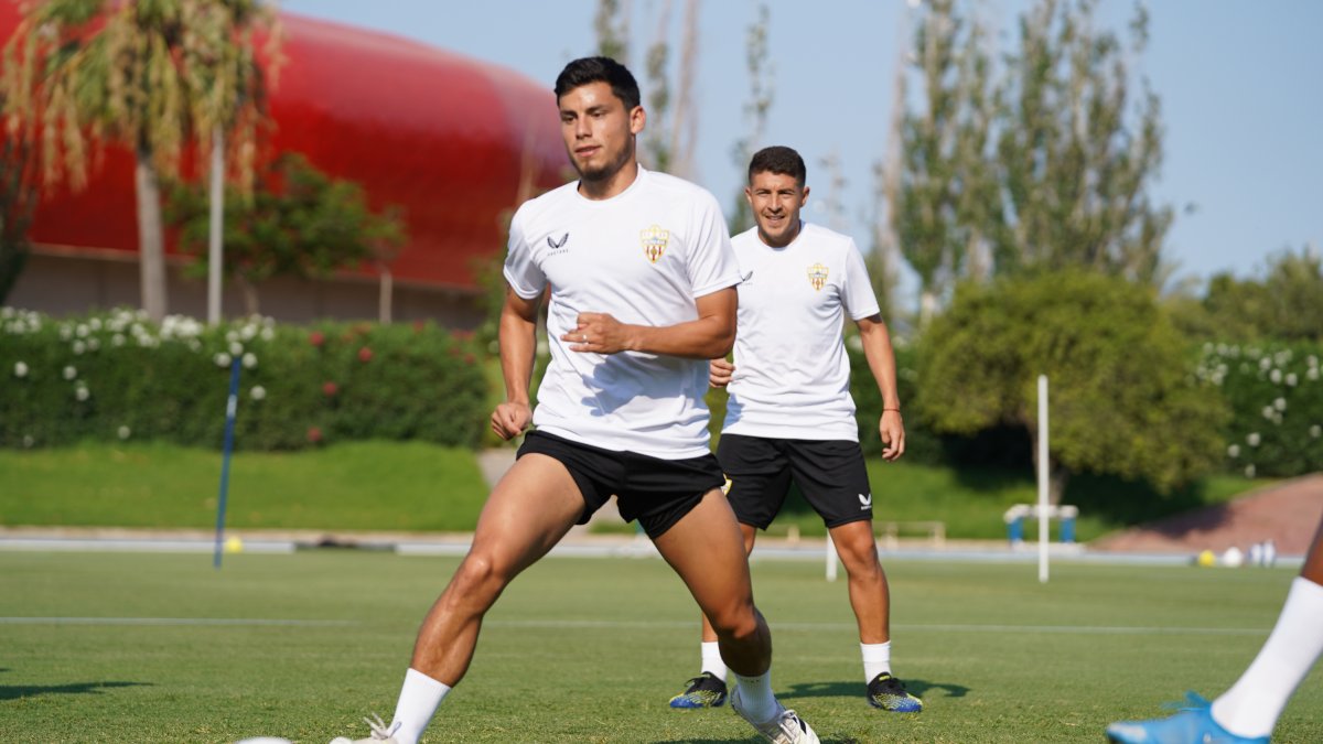 El centrocampista Lucas Robertone.