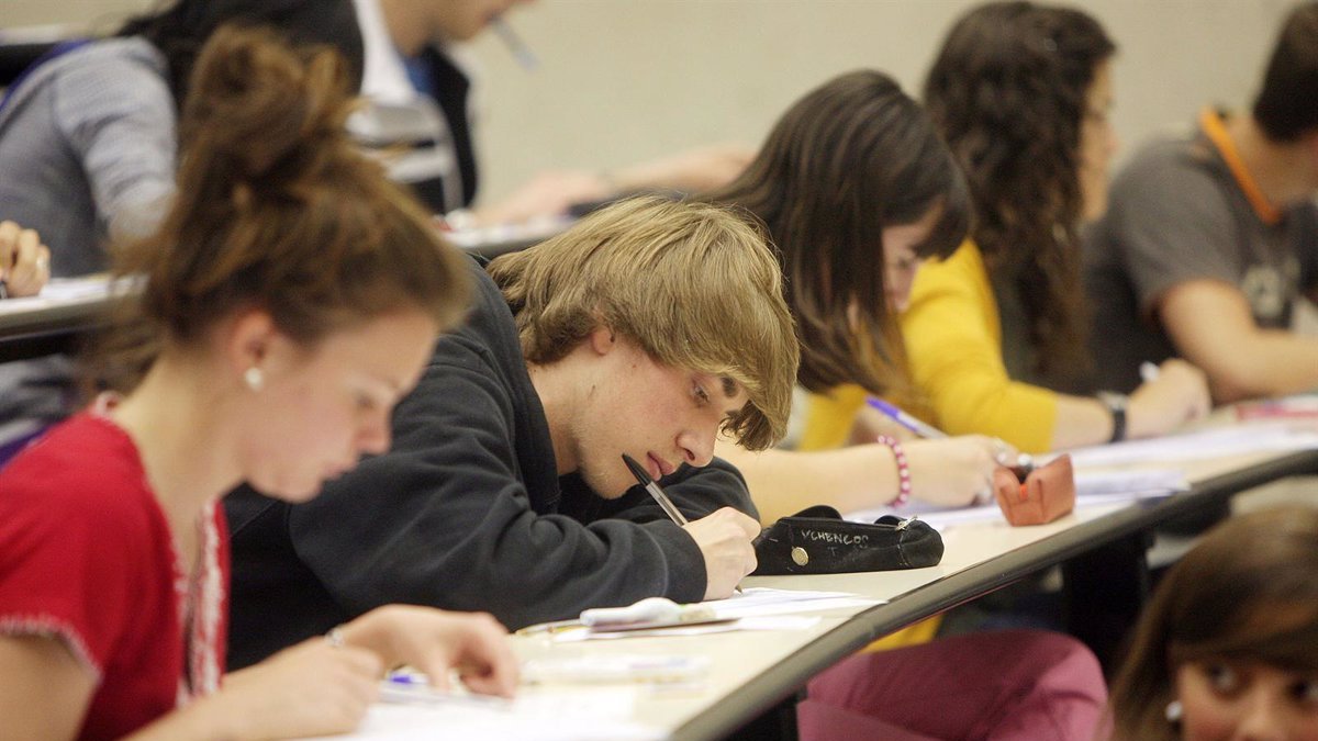 Los estudiantes almerienses tendrán cuatro puentes este curso.