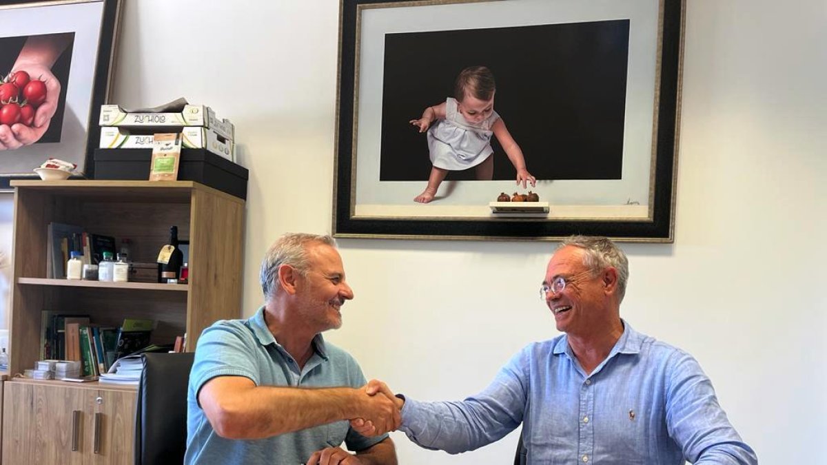 Francisco Bermúdez y Enrique Muñoz tras la firma del acuerdo