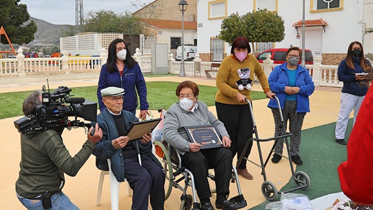 Visita del programa Centenarios de Canal Sur cuando cumplió los 100 años.