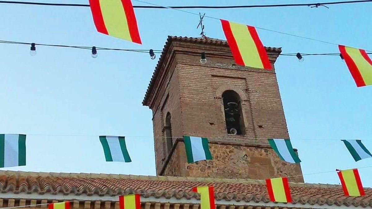 Imagen del campanario de la Iglesia de Huebro.