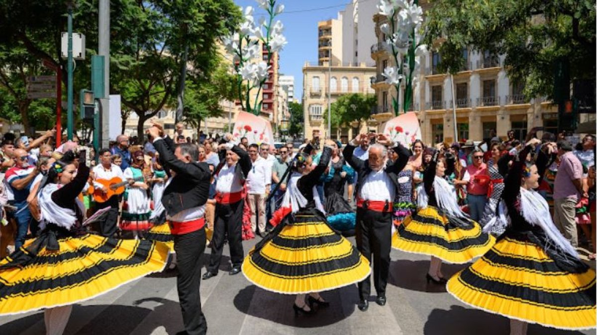 El centro vivirá este martes su segunda jornada de la Feria del Mediodía.