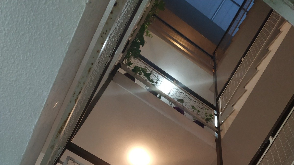 La Junta instala ascensores en dos edificios de la capital.