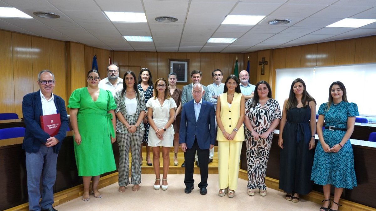 Foto de familia tras la toma de posesión.